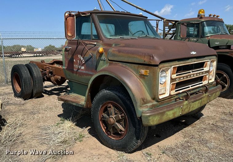 image for item JJ9947 1971 Chevrolet C60  truck cab and chassis