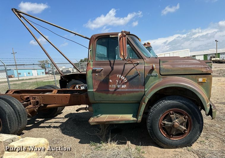 image for item JJ9947 1971 Chevrolet C60  truck cab and chassis