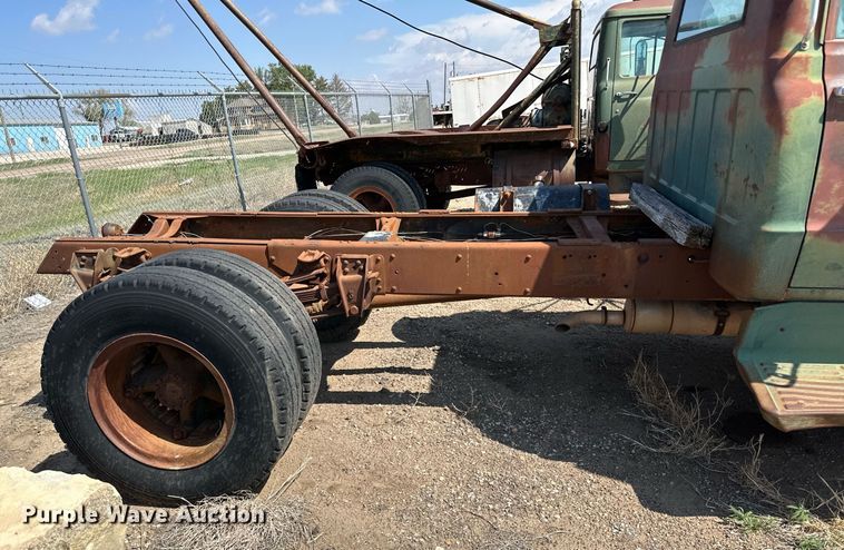 image for item JJ9947 1971 Chevrolet C60  truck cab and chassis