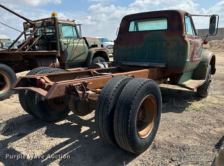 image for item JJ9947 1971 Chevrolet C60  truck cab and chassis