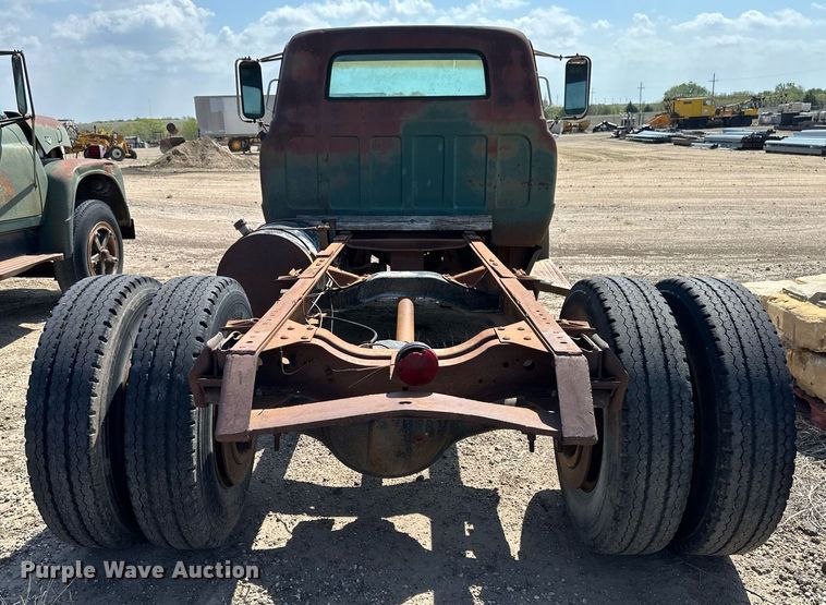 image for item JJ9947 1971 Chevrolet C60  truck cab and chassis