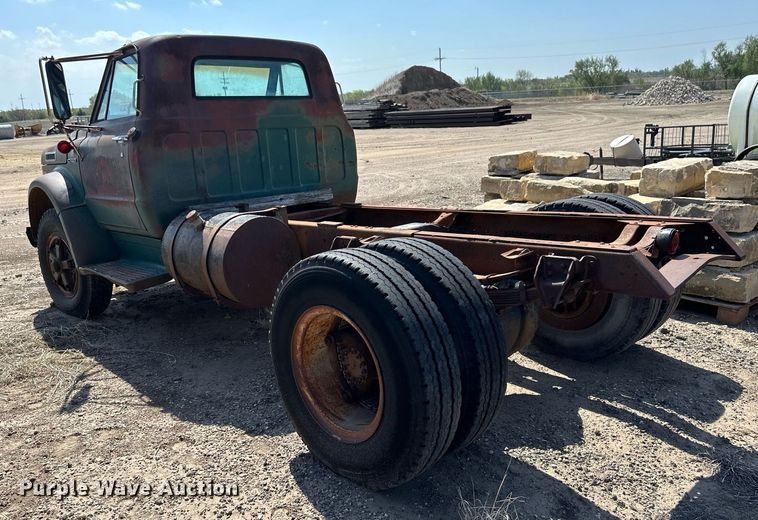 image for item JJ9947 1971 Chevrolet C60  truck cab and chassis