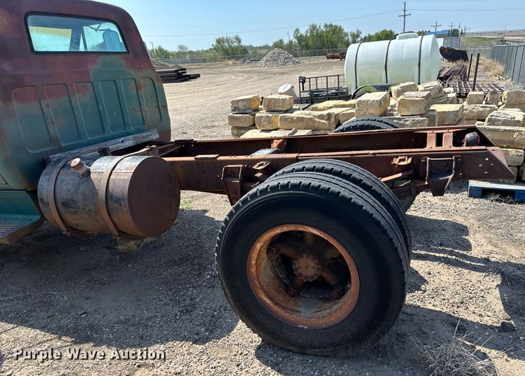 image for item JJ9947 1971 Chevrolet C60  truck cab and chassis