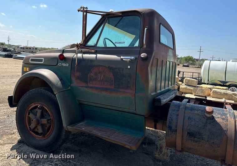 image for item JJ9947 1971 Chevrolet C60  truck cab and chassis