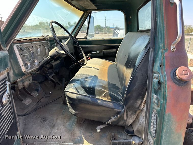 image for item JJ9947 1971 Chevrolet C60  truck cab and chassis