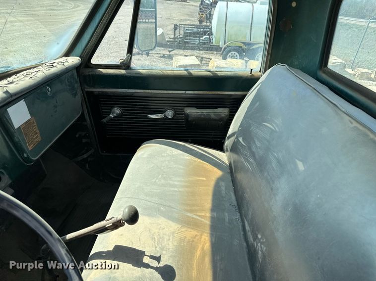 image for item JJ9947 1971 Chevrolet C60  truck cab and chassis
