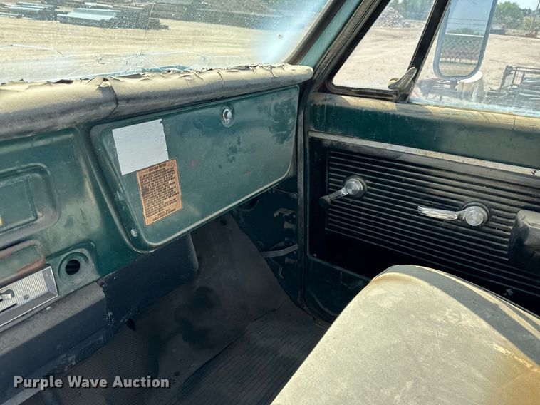 image for item JJ9947 1971 Chevrolet C60  truck cab and chassis