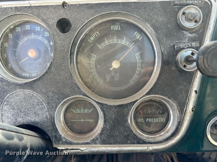 image for item JJ9947 1971 Chevrolet C60  truck cab and chassis