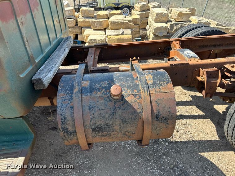 image for item JJ9947 1971 Chevrolet C60  truck cab and chassis