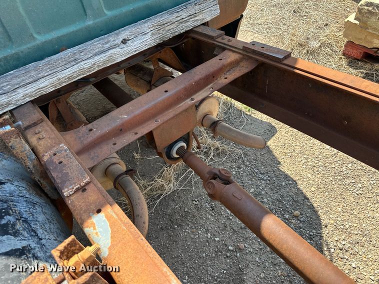 image for item JJ9947 1971 Chevrolet C60  truck cab and chassis