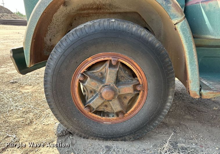 image for item JJ9947 1971 Chevrolet C60  truck cab and chassis