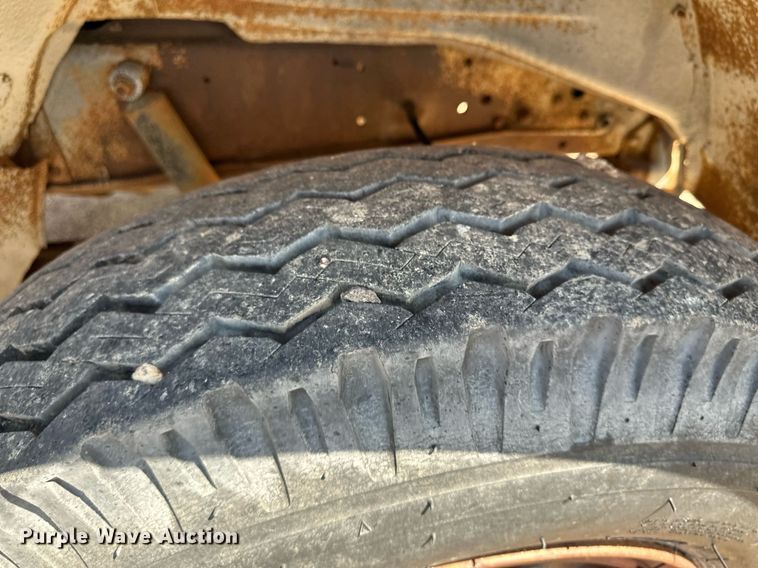 image for item JJ9947 1971 Chevrolet C60  truck cab and chassis