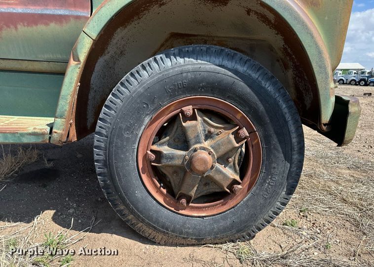 image for item JJ9947 1971 Chevrolet C60  truck cab and chassis