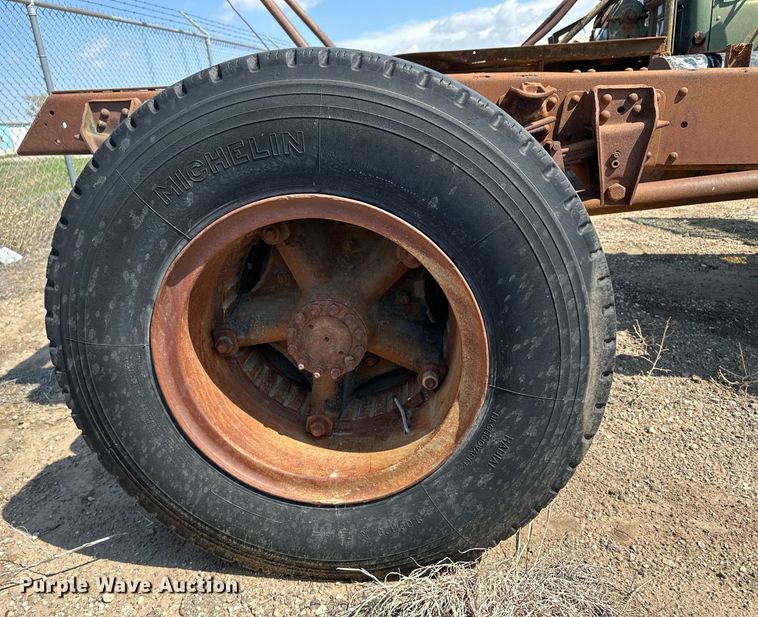 image for item JJ9947 1971 Chevrolet C60  truck cab and chassis