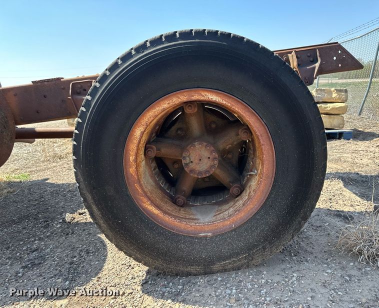 image for item JJ9947 1971 Chevrolet C60  truck cab and chassis