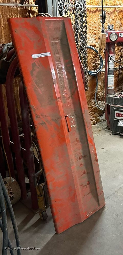 image for item JJ9949 1985 Chevrolet C20 tailgate