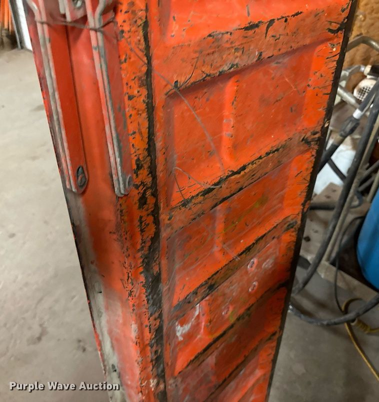 image for item JJ9949 1985 Chevrolet C20 tailgate