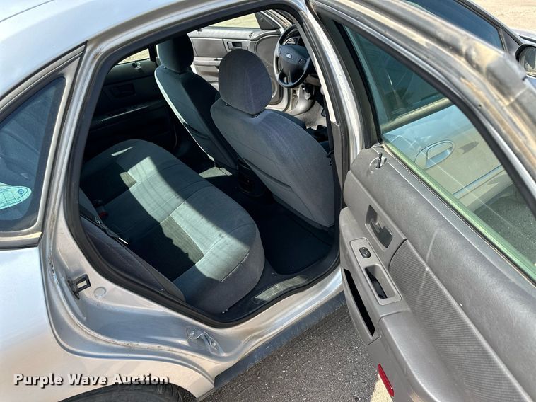 image for item JJ9950 2003 Ford Taurus