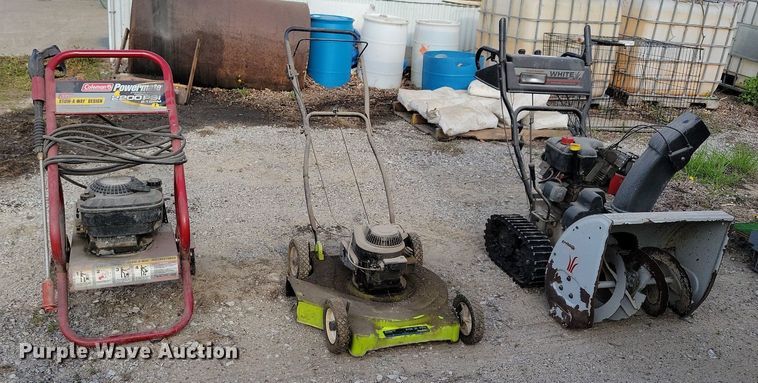 image for item JO9059 Lawn and garden equipment