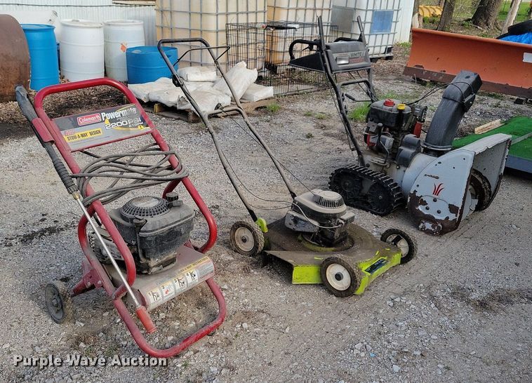 image for item JO9059 Lawn and garden equipment