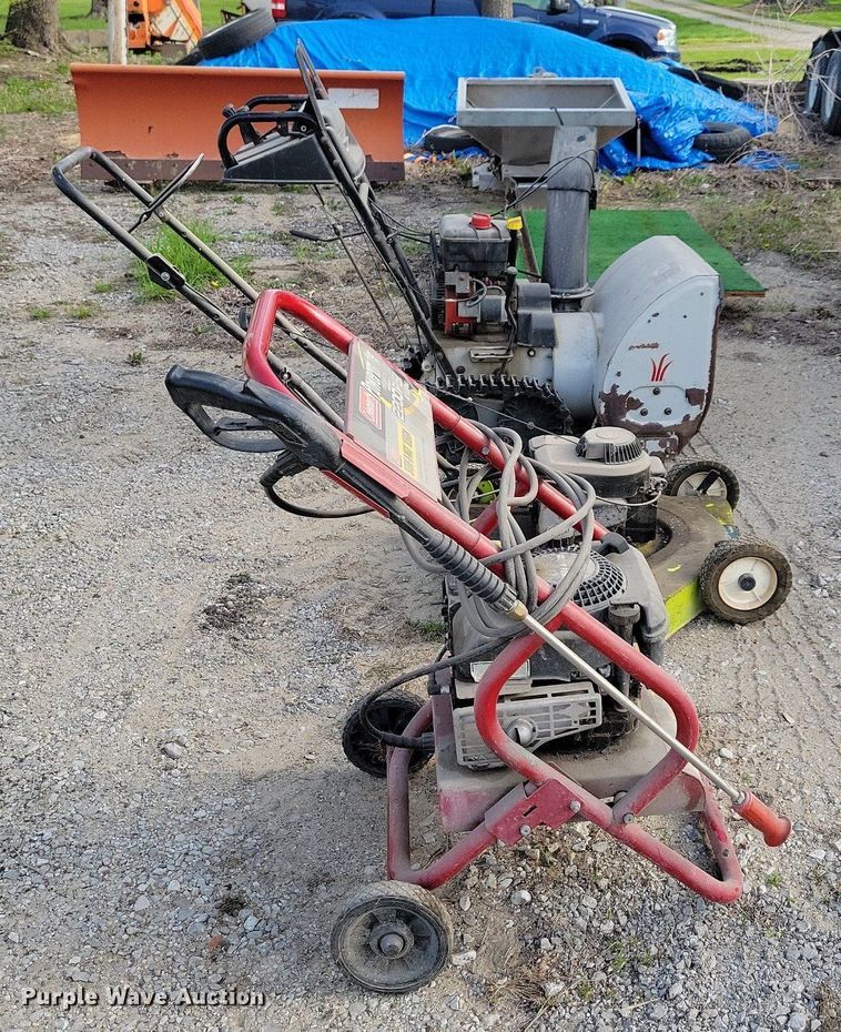 image for item JO9059 Lawn and garden equipment