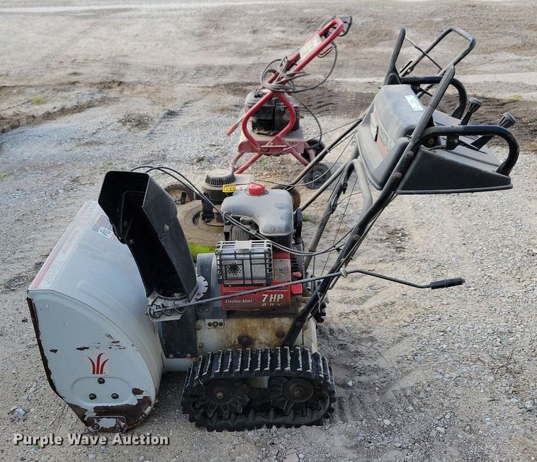 image for item JO9059 Lawn and garden equipment