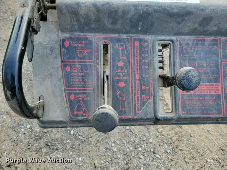 image for item JO9059 Lawn and garden equipment