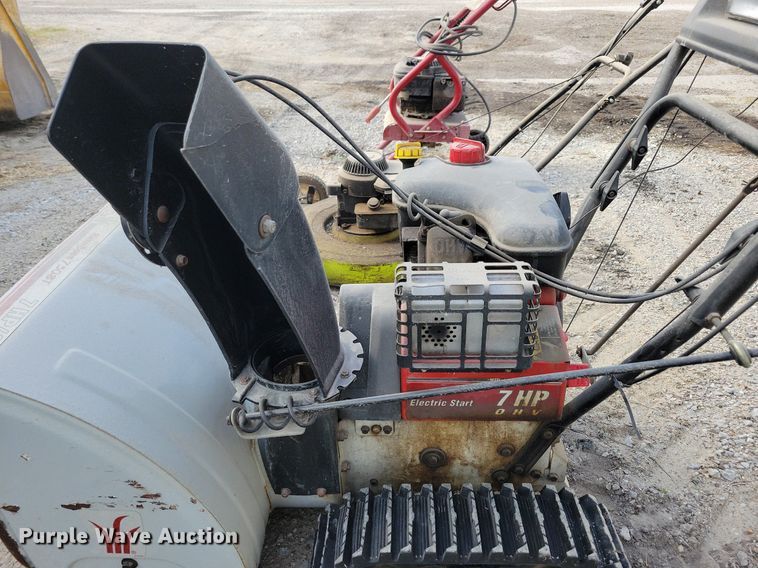 image for item JO9059 Lawn and garden equipment