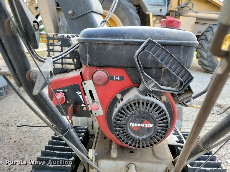 image for item JO9059 Lawn and garden equipment