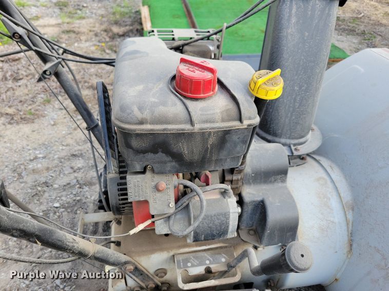 image for item JO9059 Lawn and garden equipment