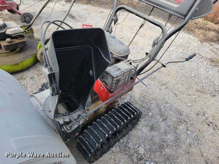 image for item JO9059 Lawn and garden equipment