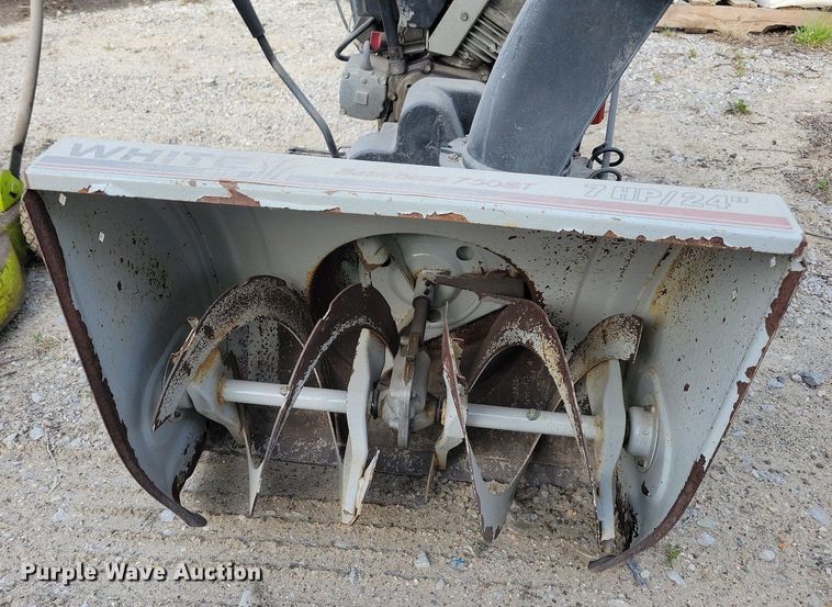 image for item JO9059 Lawn and garden equipment