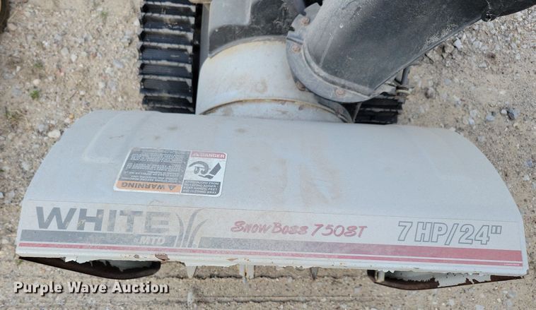 image for item JO9059 Lawn and garden equipment