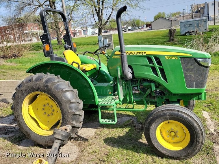 image for item JO9066 2016 John Deere 5045E  tractor