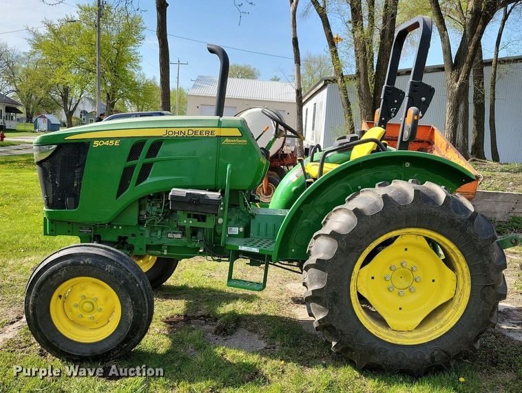 image for item JO9066 2016 John Deere 5045E  tractor