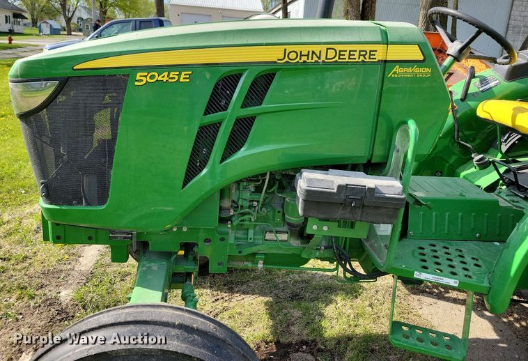 image for item JO9066 2016 John Deere 5045E  tractor