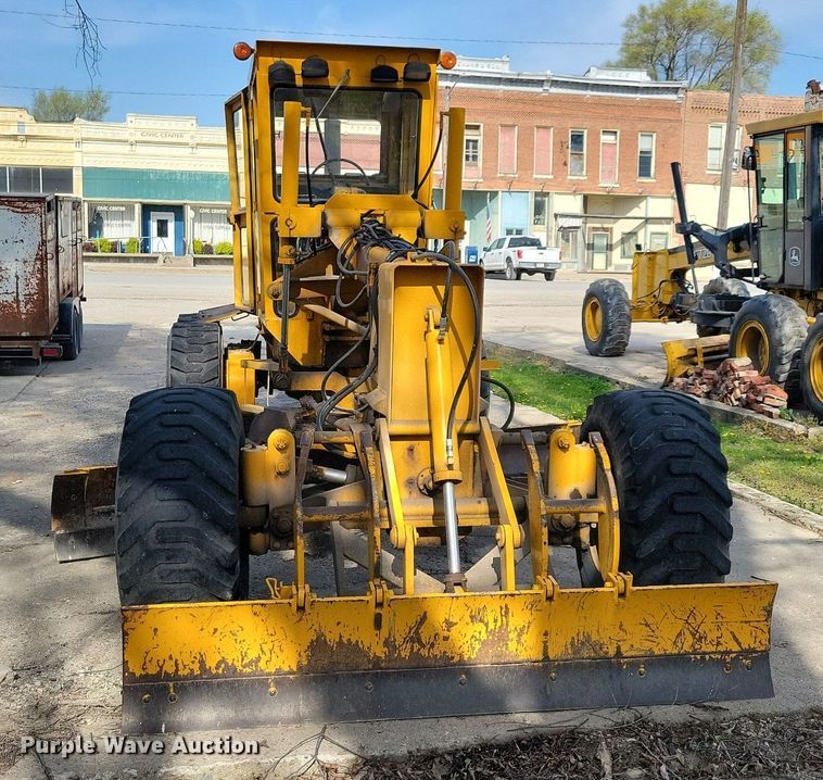 image for item JO9067 LEE G-550  motor grader