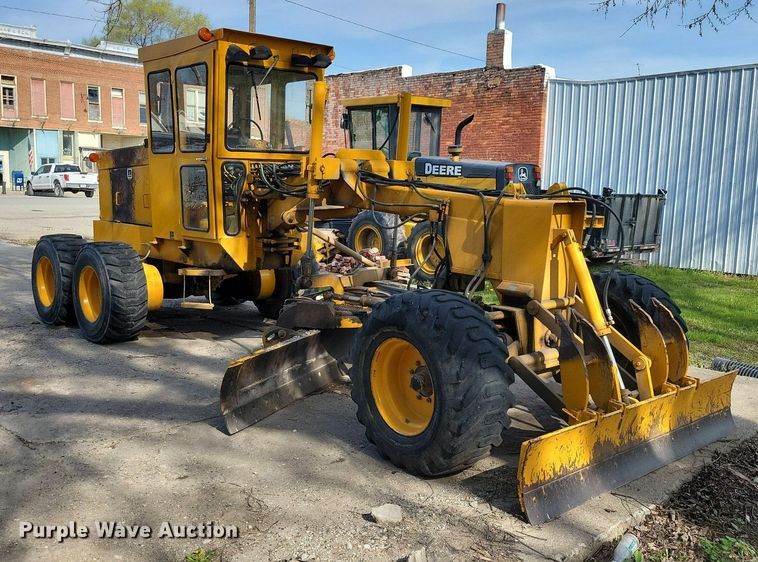 image for item JO9067 LEE G-550  motor grader