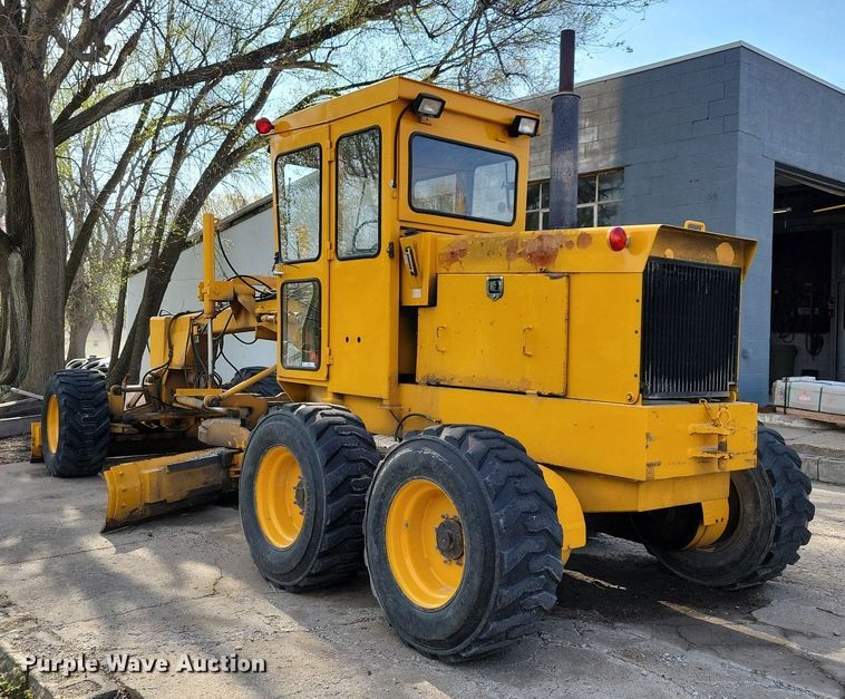 image for item JO9067 LEE G-550  motor grader
