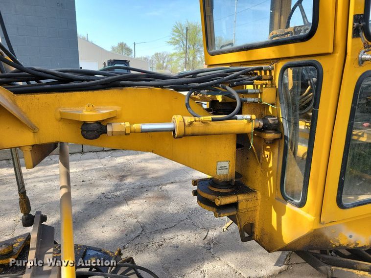 image for item JO9067 LEE G-550  motor grader