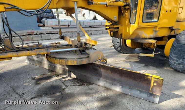 image for item JO9067 LEE G-550  motor grader