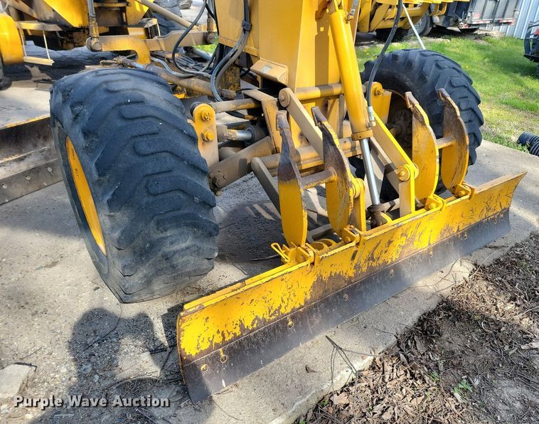 image for item JO9067 LEE G-550  motor grader