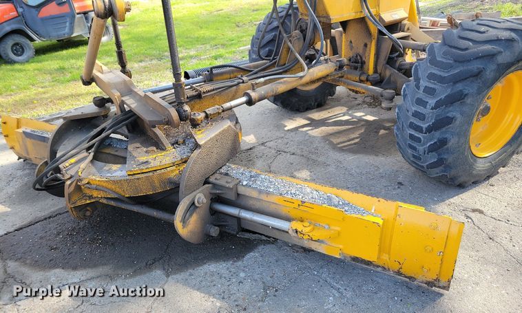 image for item JO9067 LEE G-550  motor grader