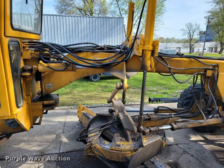 image for item JO9067 LEE G-550  motor grader