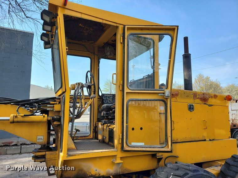 image for item JO9067 LEE G-550  motor grader