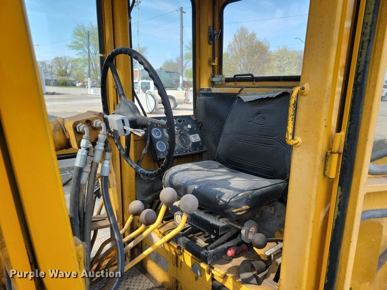 image for item JO9067 LEE G-550  motor grader
