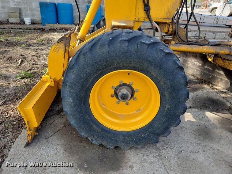 image for item JO9067 LEE G-550  motor grader