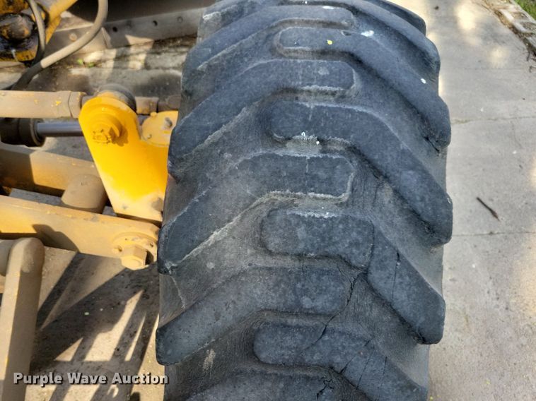 image for item JO9067 LEE G-550  motor grader