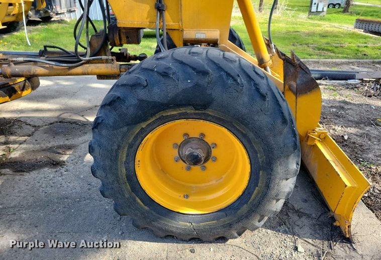 image for item JO9067 LEE G-550  motor grader