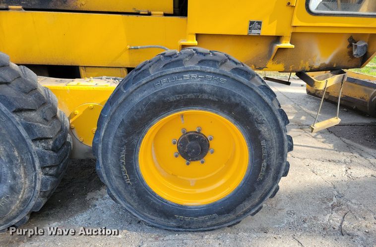 image for item JO9067 LEE G-550  motor grader